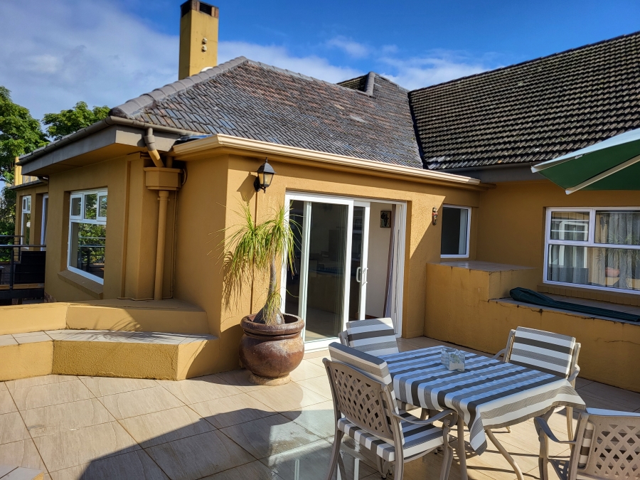 6 Bedroom Property for Sale in Roundhay Western Cape